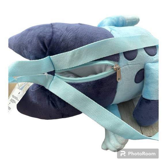 Bluey Soft Plushie 17” backpack with small pocket in back for small items - Picture 5 of 5